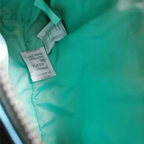 New LA MER Luxury blue green cosmetic pouch - Picture 7 of 7